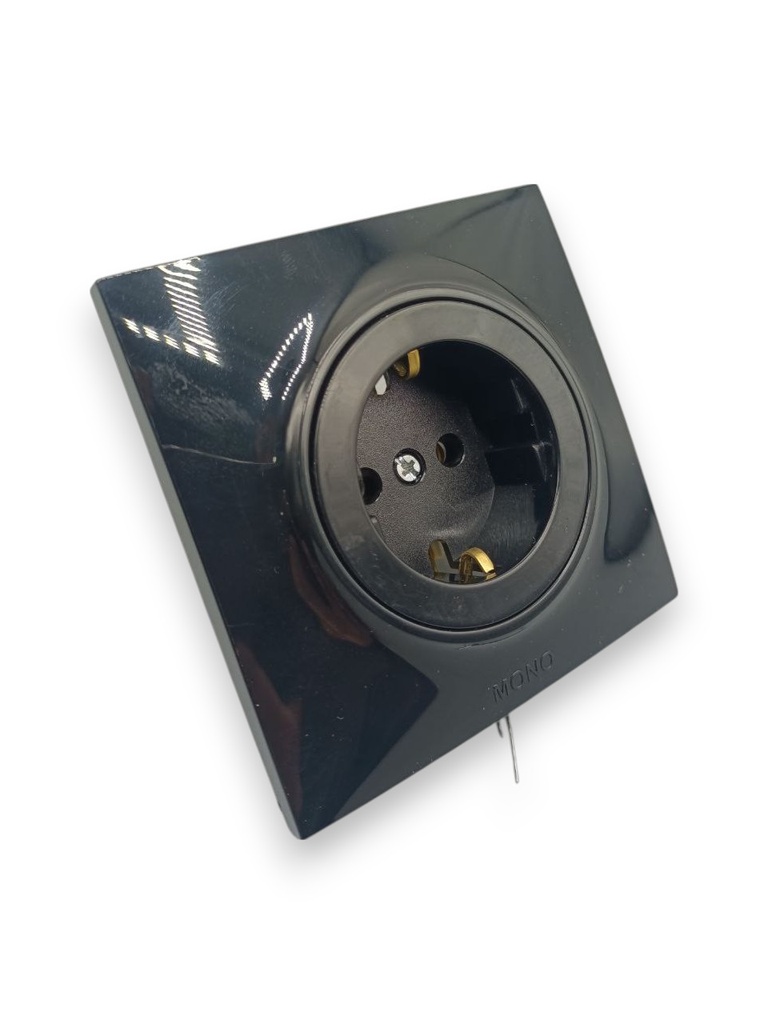 ICON Black Grounded Socket